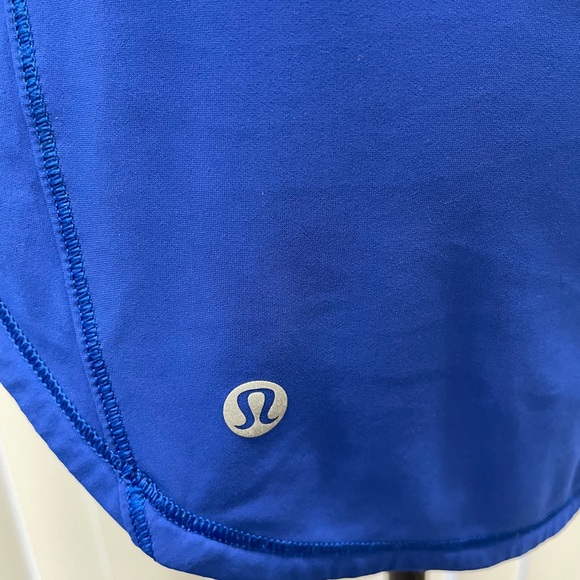Lululemon Sculpt Tank ll in RARE Blue and Black colored top size 6-8 - Picture 11 of 12